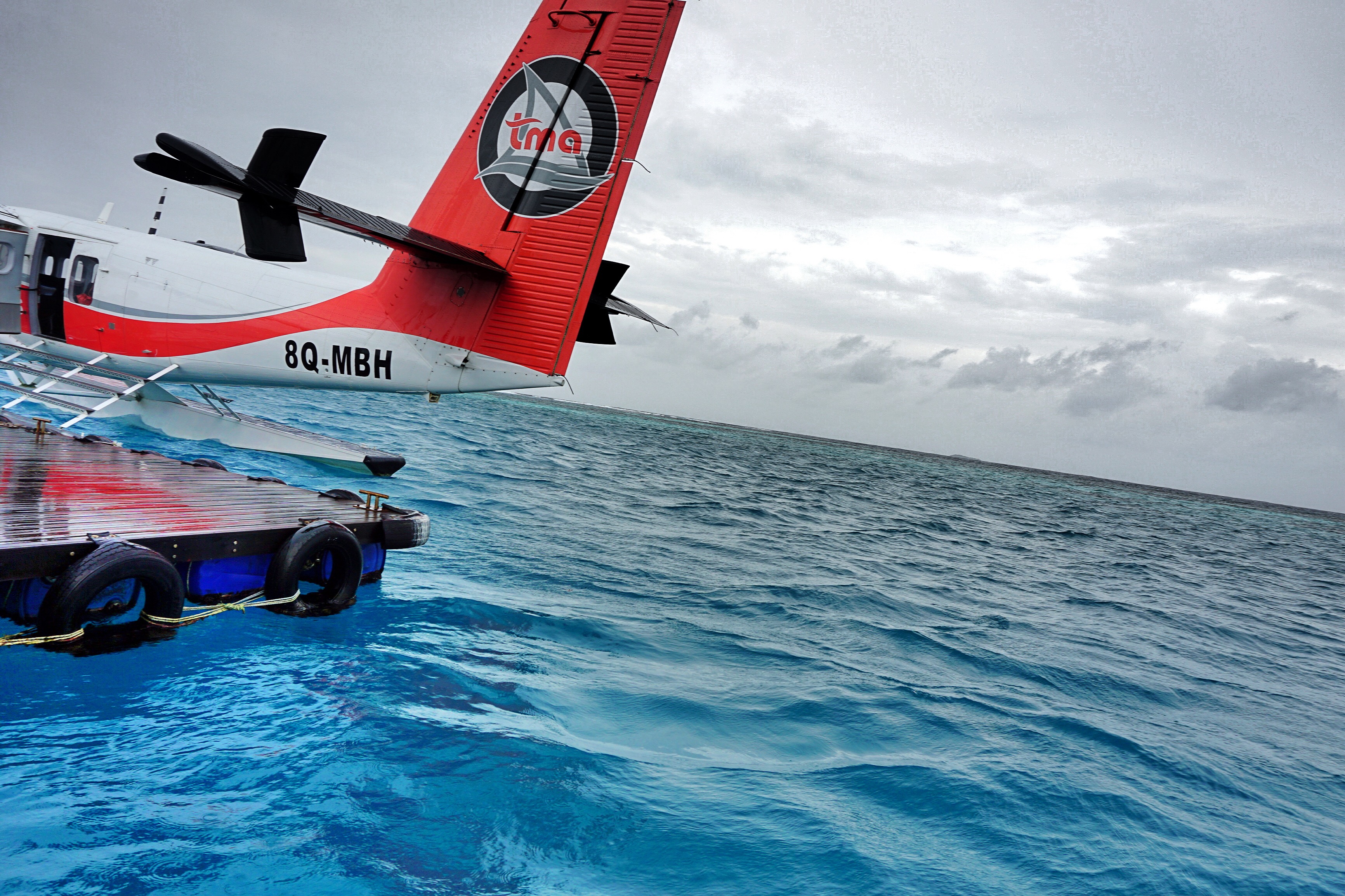 landing-in-water-maldives
